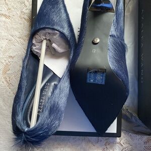 AKIRA AZALEA WANG ROSEE NAVY PONY HAIR PUMP Size 88